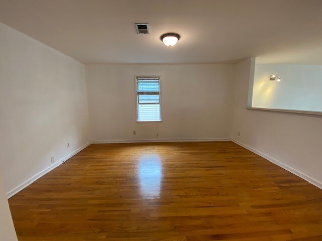 Building Photo - 117 W 35th St