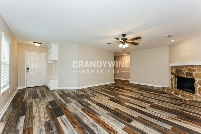 Building Photo - 510 Blue Sage