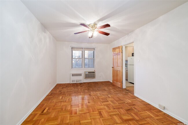 Building Photo - 86-11 151st Ave