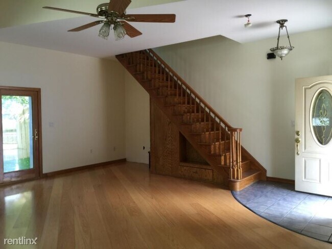 Building Photo - 3 br, 2.5 bath House - 10 Marble Pl
