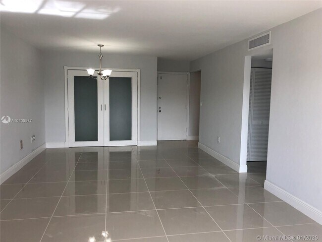 Foto del edificio - 8752 SW 12th St