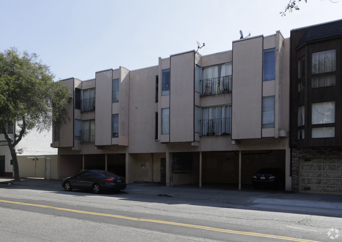 Building Photo - 2973 Folsom St