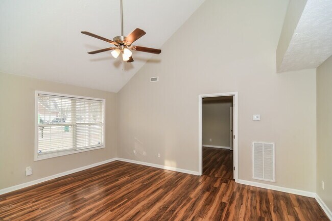 Foto del edificio - 9010 Lomond Dr