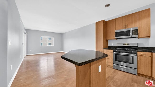 Building Photo - 1408 W Washington Blvd