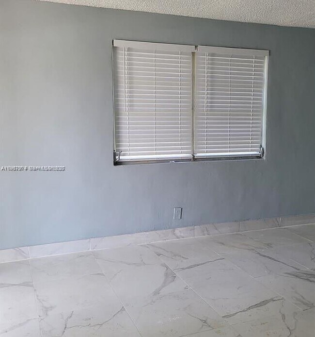 Foto del edificio - 935 W 5th St