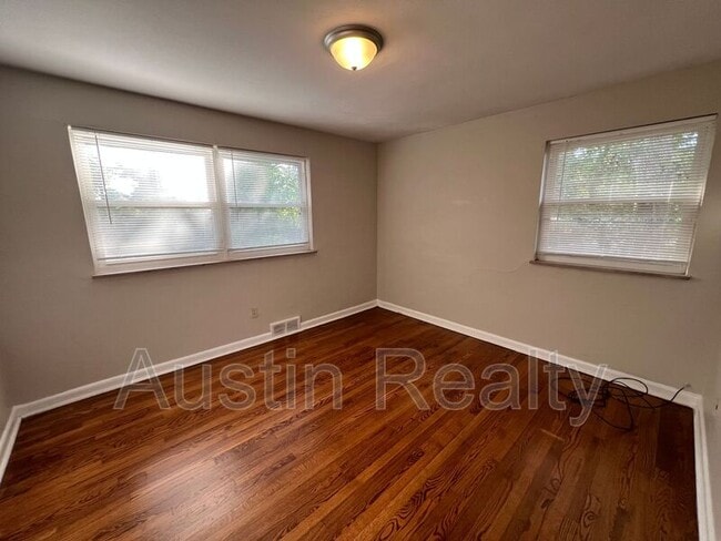 Foto del edificio - 8698 White Ave