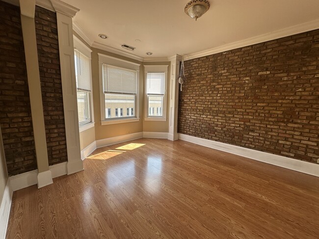 Building Photo - 160 Symphony Way