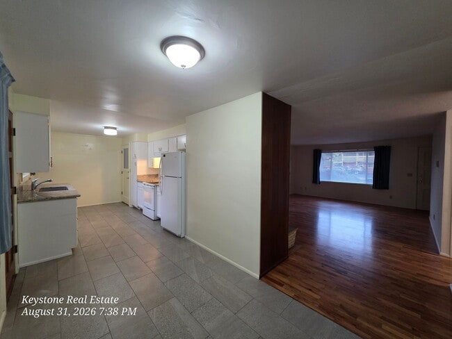 Building Photo - 3590 Hilyard St