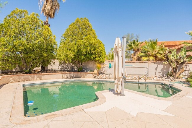 Building Photo - 3615 E Calle Alarcon