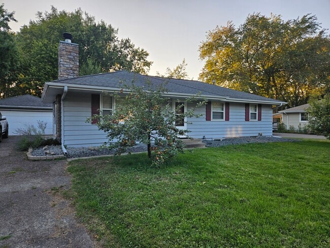 Building Photo - 5909 Ensign Ave N