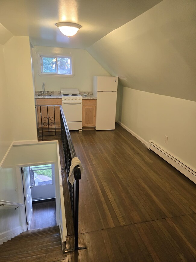 Building Photo - 14 3rd Pl
