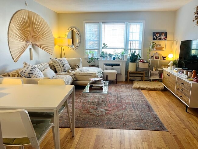 Photo - 747 N Main St Apartment