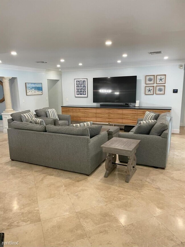 Building Photo - 3 br, 3 bath House - 799 E Boca Raton Rd