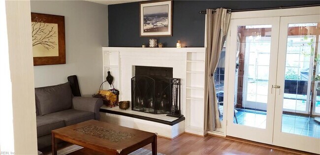 Sala de estar con chimenea - 4763 Greenlaw Dr