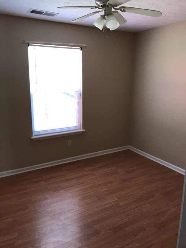 Foto del edificio - 205 Fox Run Rd