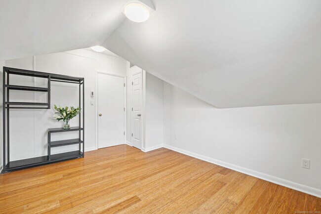 Building Photo - 21 Quintard Terrace