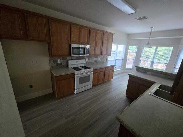 Building Photo - 8405 Luzerne Dr