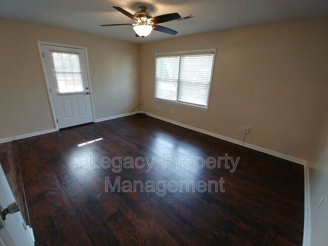 Foto del edificio - 727 Oakgrove Dr