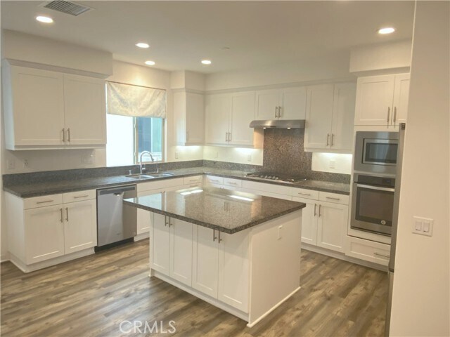 Building Photo - 171 Carmine