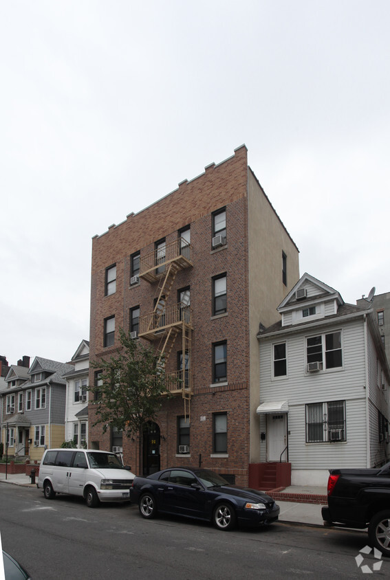 Building Photo - 37-52 62nd St