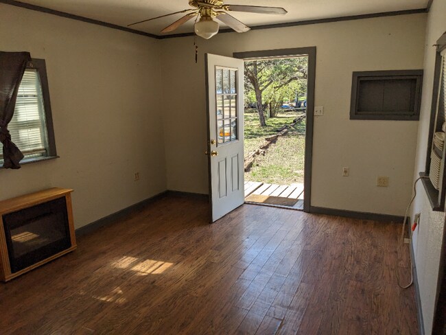 Building Photo - 142 County Rd 4366
