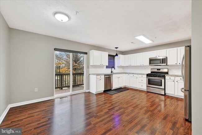 Building Photo - 304 Dark Star Way