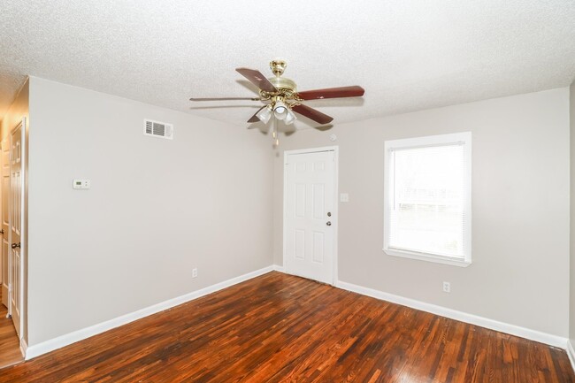 Foto del edificio - 2184 Cassie Ave