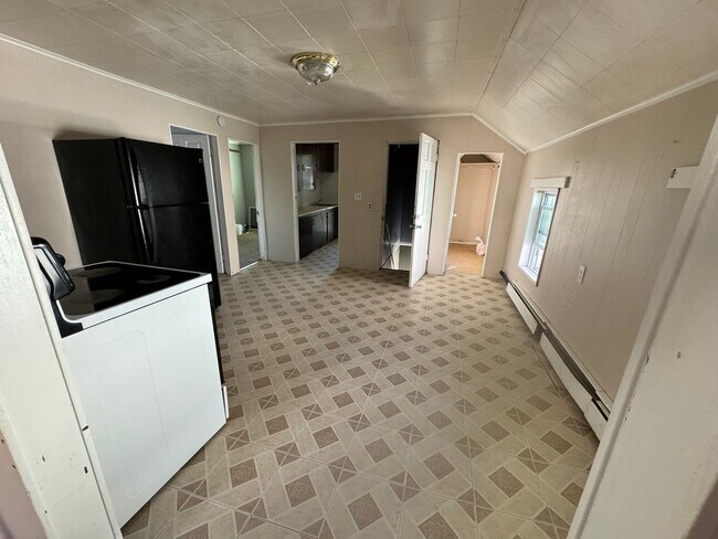 Kitchen \ dining room \ pantry - 53 Roberts St