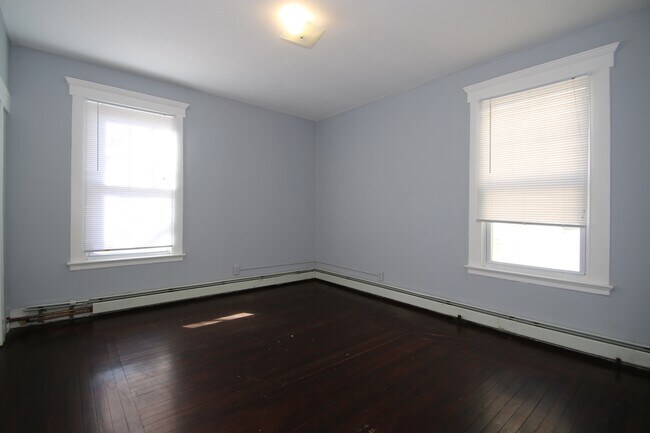 Building Photo - 146 Gilbert Ave