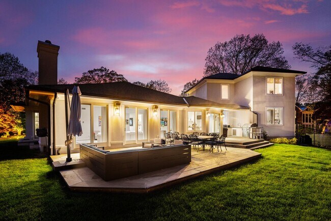 Foto del edificio - 425 Highview Rd