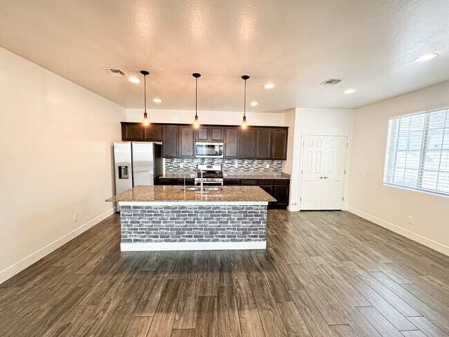 Building Photo - 249 N Sandal