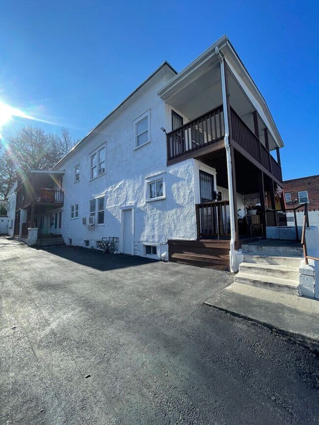 Foto del edificio - Argentine Studio Apartment available NOW