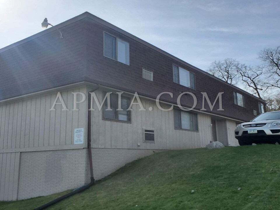 Primary Photo - 830 15th Ave SW