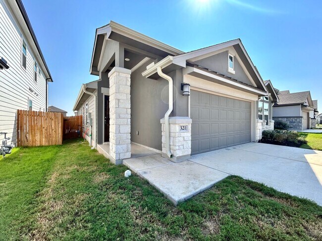 Foto del edificio - Charming 3-Bed, 2-Bath Home with Modern Up...
