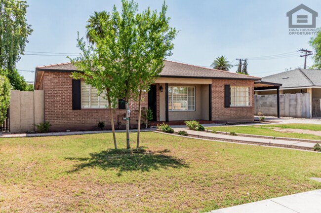 Photo - 3Bed/3Bath House at Thomas/7th Ave! Ready for Immediate Move-In! -- NO HOA! FULLY REMODELED!