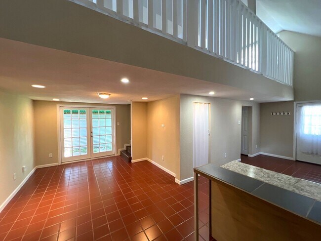 Foto del edificio - 627 E 14th St