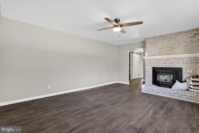 Building Photo - 10160 Dahlgren Rd