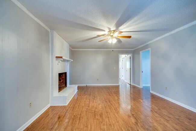 Building Photo - 748 Dejarnette Ln