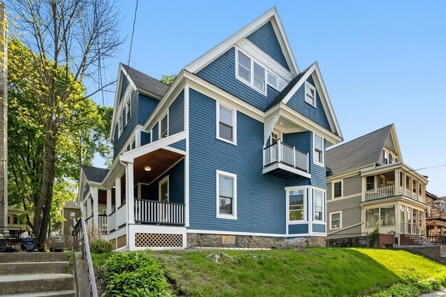 Building Photo - 30 Howland St