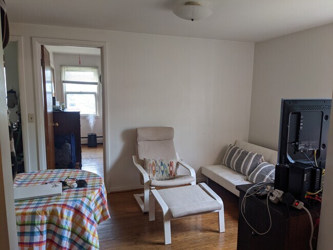Área común - 927 E State St