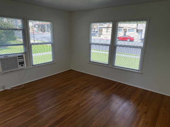 Foto del edificio - 2438 E Washington Blvd