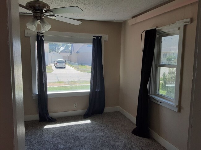 Building Photo - 419 W 14th St