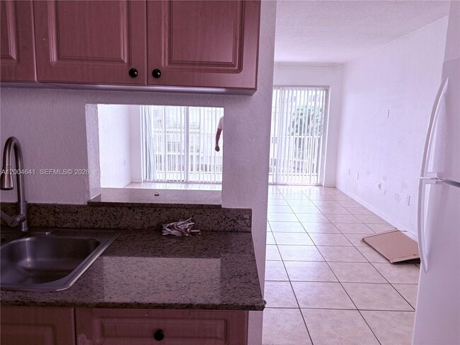 Foto del edificio - 7713 SW 88th St