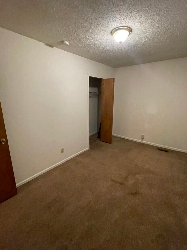 140 S Saginaw St Unit 1, Byron, MI 48418 Apartments in Byron, MI