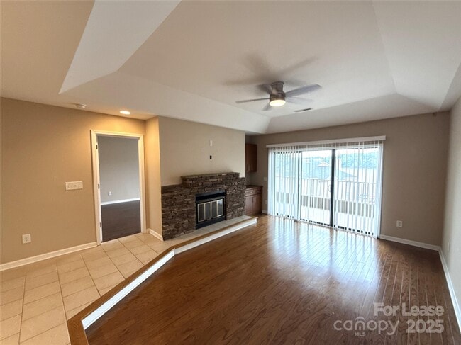 Building Photo - 9801 Emerald Point Dr