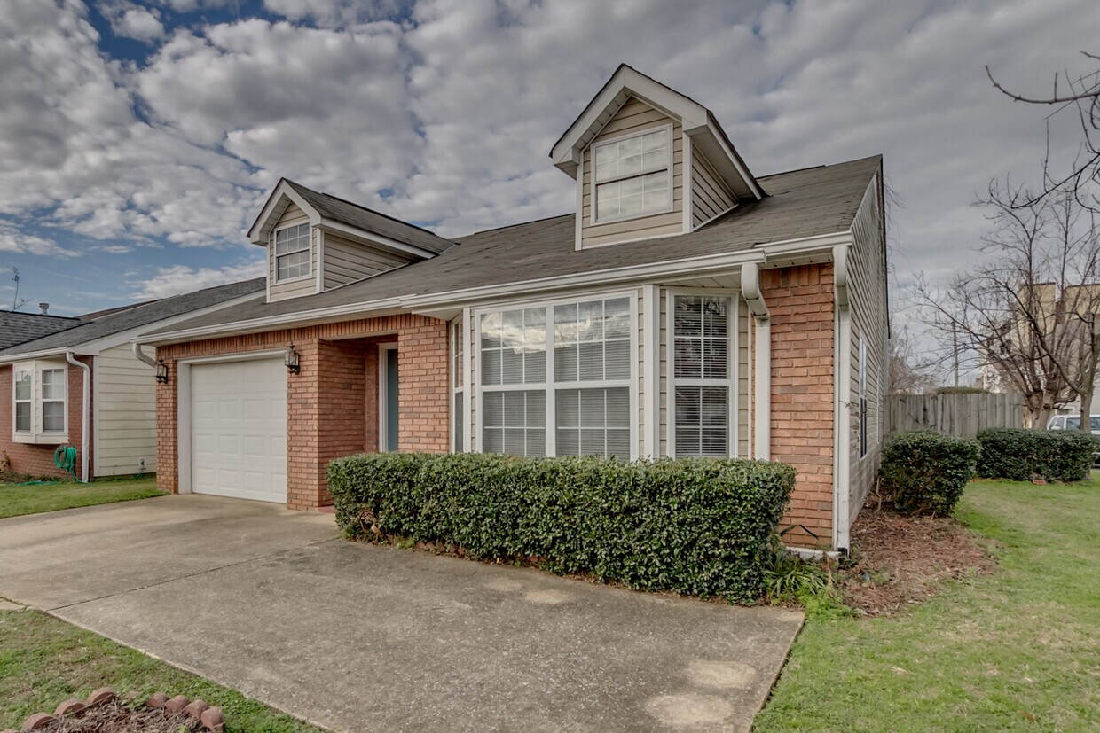 Foto principal - 1424 Southern Gardens Dr