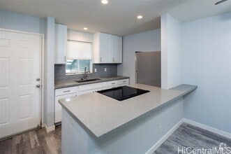 Building Photo - 95-652-652 Wikao St
