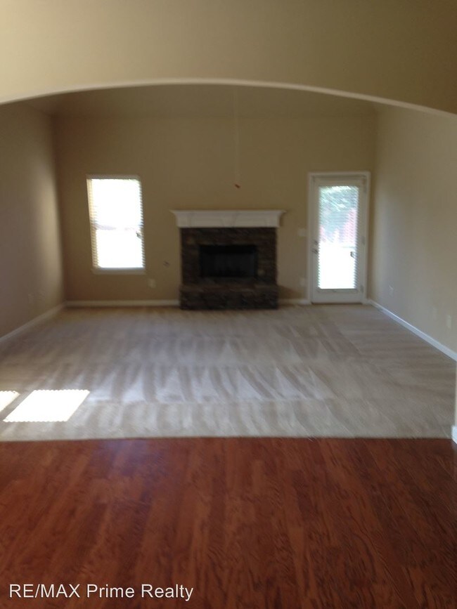 Building Photo - 1017 Woodville Dr