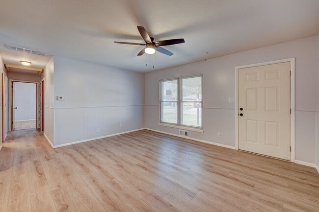 Building Photo - 440 Elmhurst