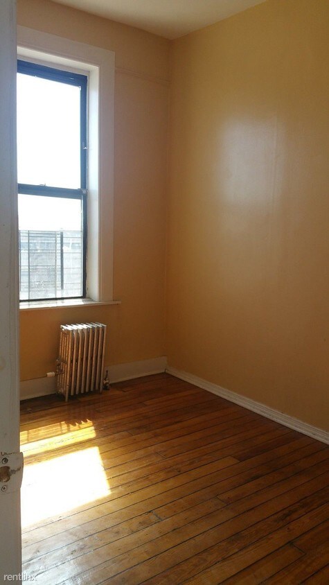 Primary Photo - 2382 Dean St